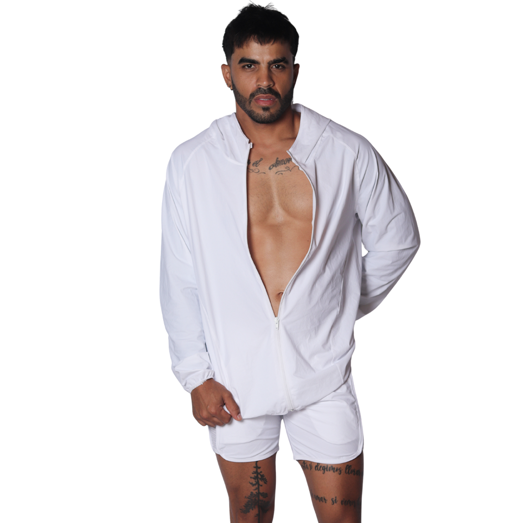 Ambitious White Jacket en modelo de Gigo Underwear