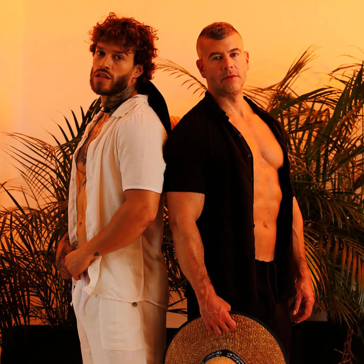 Chalis Beige Shirt en modelo de Gigo Underwear