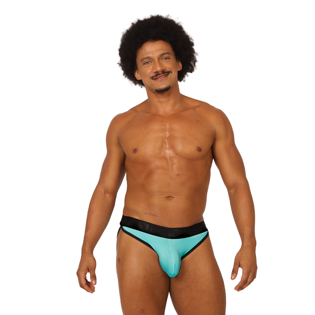 Cool Blue Brief en modelo de Gigo Underwear