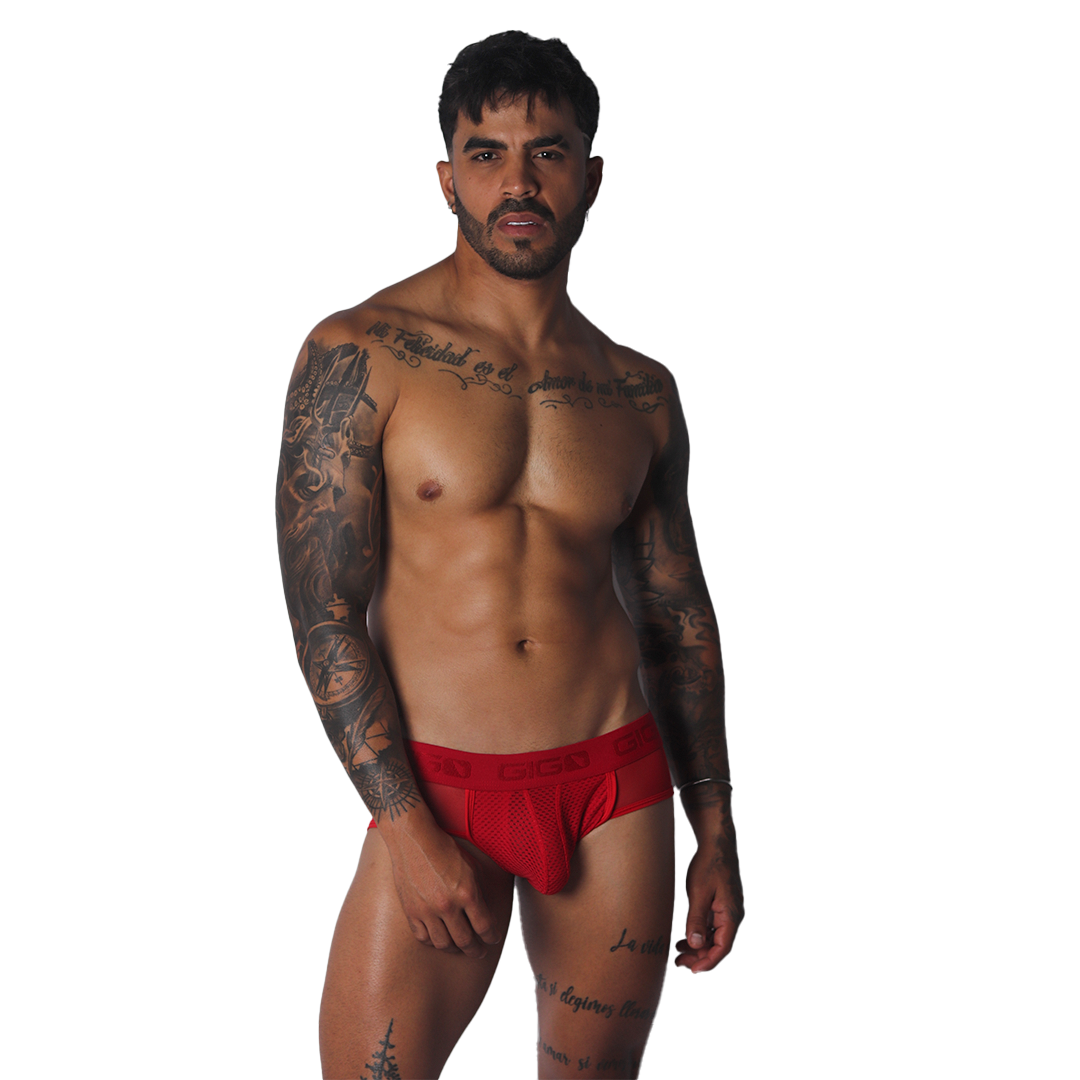 Evocative Red Jock Thong en modelo de Gigo Underwear