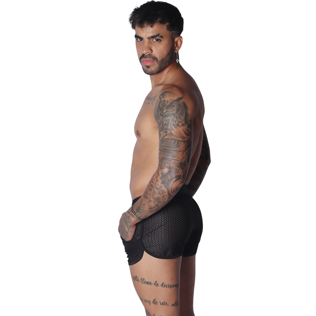 Exit Black Short en modelo de Gigo Underwear