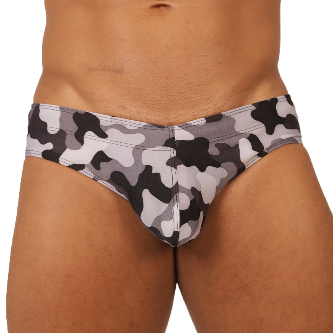 RANK CAMOUFLAGED SWIM BRIEF - Brief Masculino Audaz con Pretina Contraste
