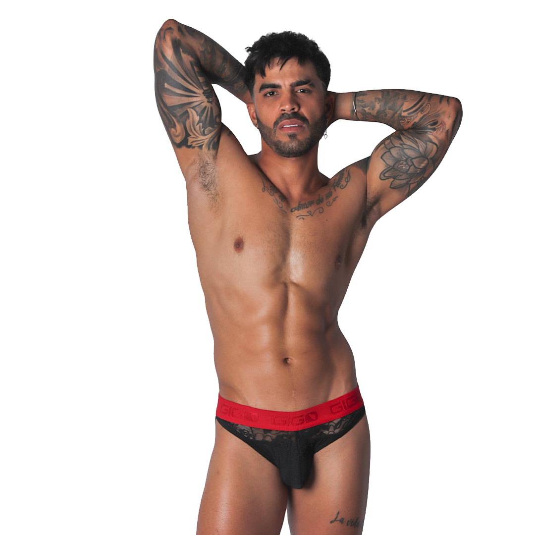 Romantic Black Brief en modelo de Gigo Underwear