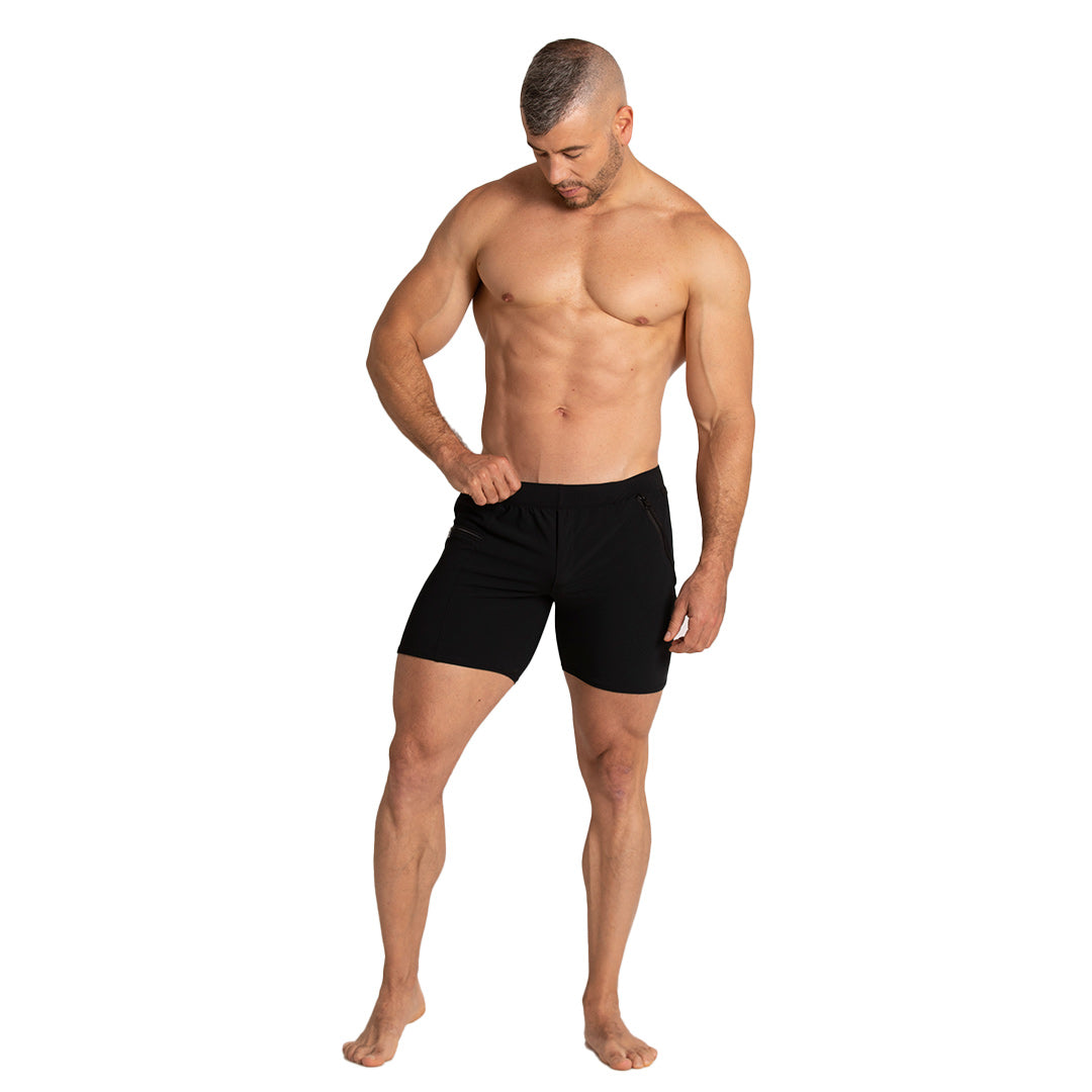 Tennis Black Short en modelo de Gigo Underwear