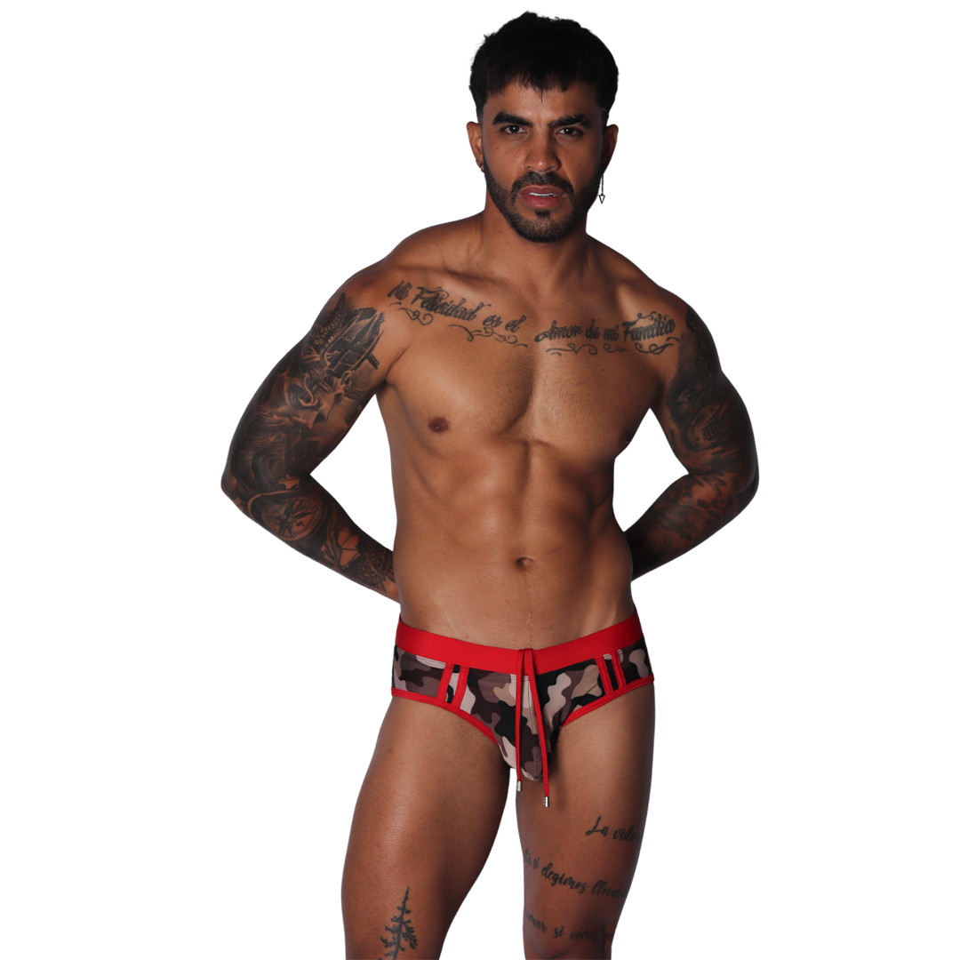 Trend Red Swim Brief en modelo de Gigo Underwear