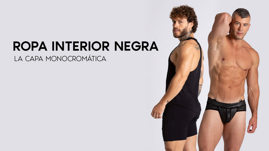  Vista frontal de una modelo con la camiseta sin mangas GIGO Forever Black Tank