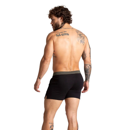 Alfa Black Green Short en modelo de Gigo Underwear