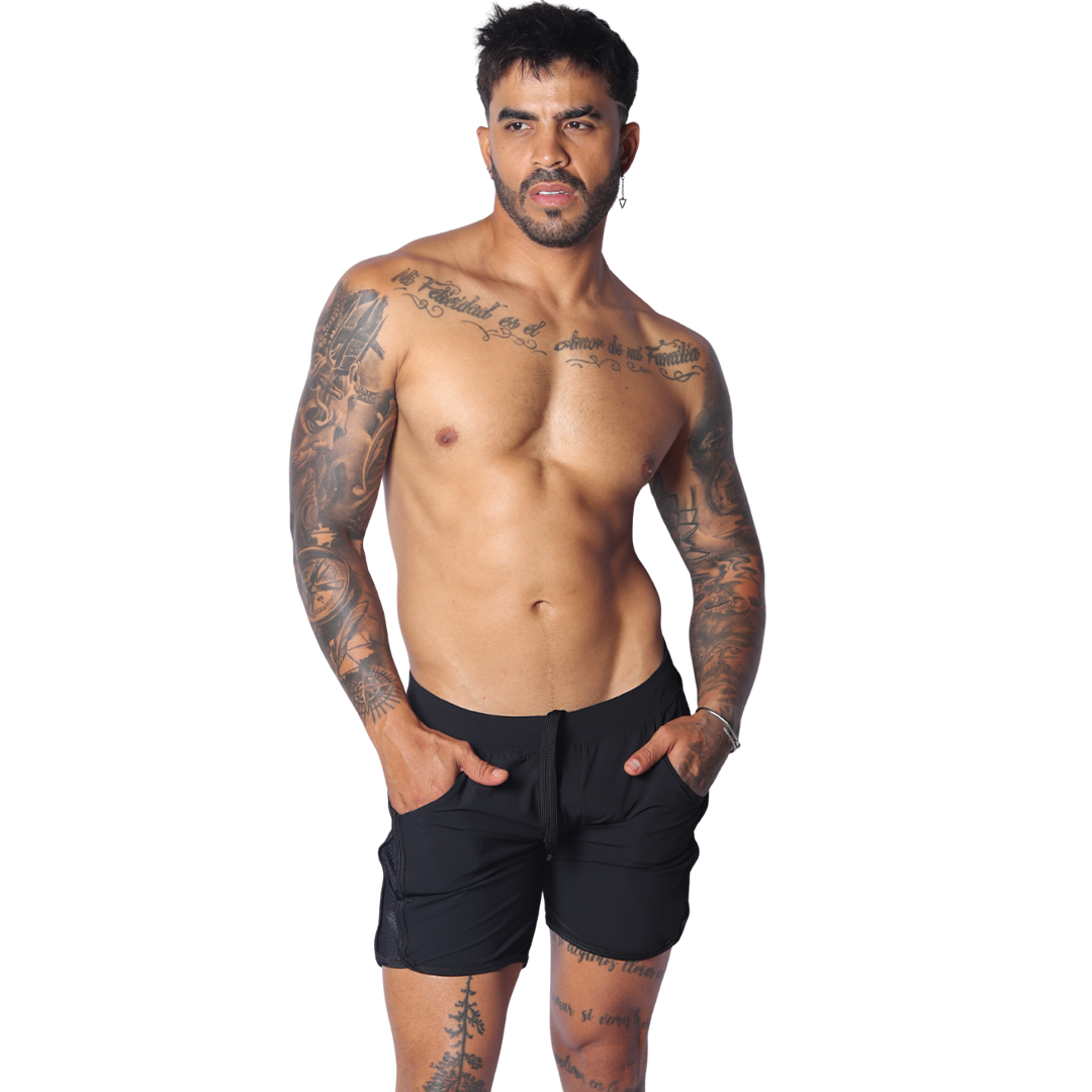 Ambitious Black Short en modelo de Gigo Underwear