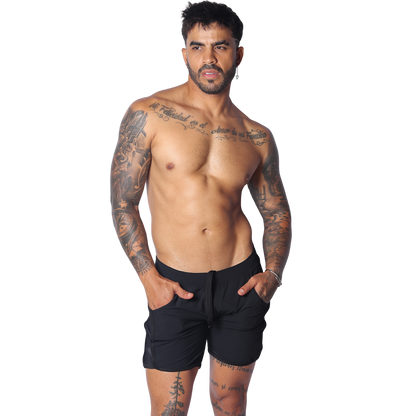 Ambitious Black Short en modelo de Gigo Underwear