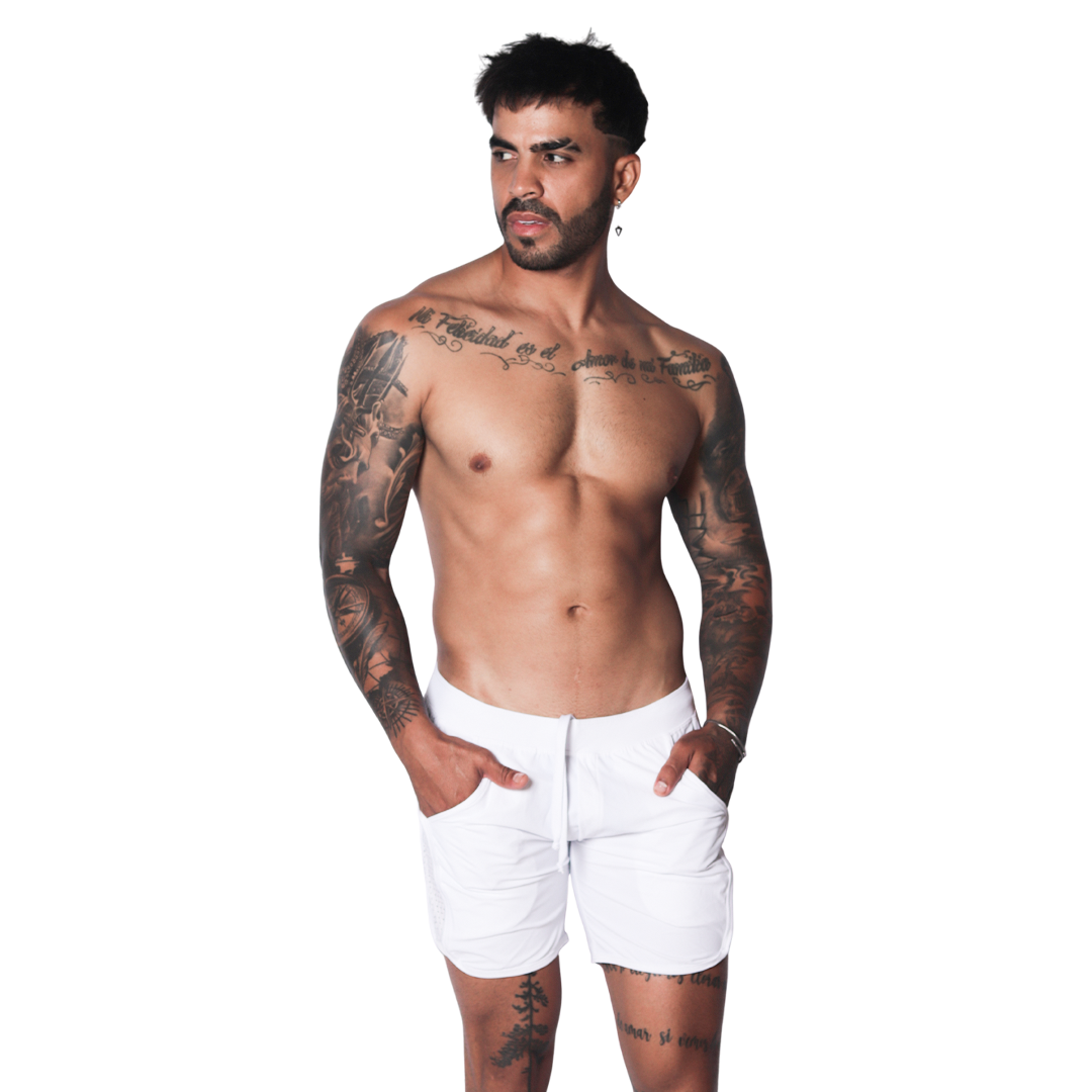 Ambitious White Short en modelo de Gigo Underwear