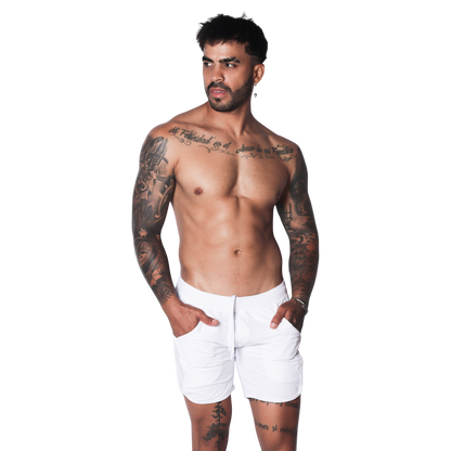 Ambitious White Short en modelo de Gigo Underwear