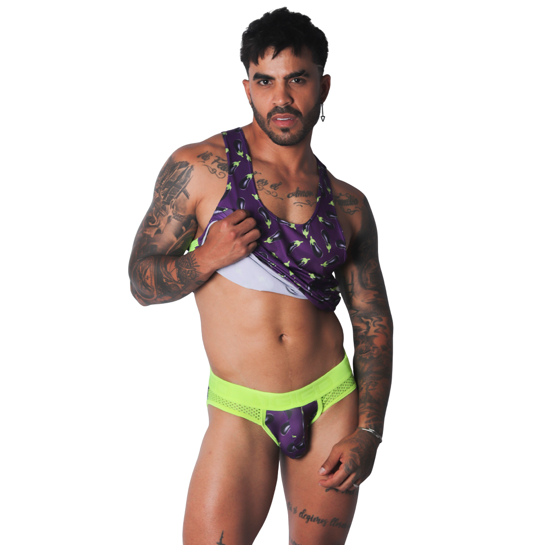 Aubergine Tank en modelo de Gigo Underwear