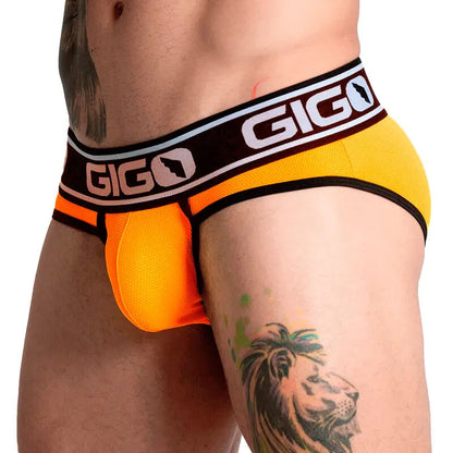 Audacy Orange Brief vista frontal de Gigo Underwear