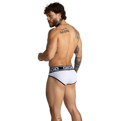 Audacy White Brief en modelo de Gigo Underwear