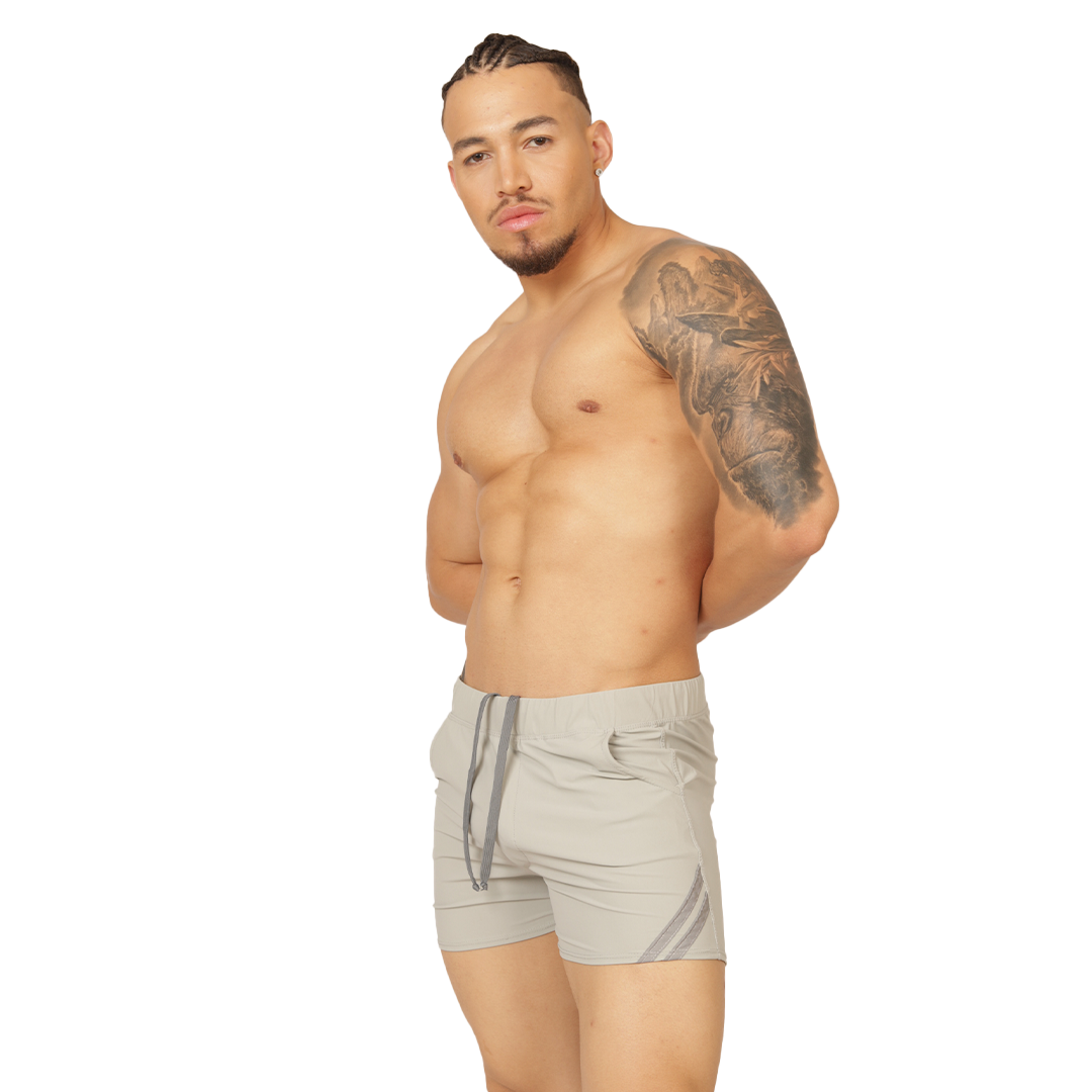 Club Gray Short en modelo de Gigo Underwear