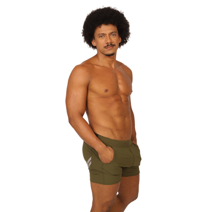 Club Green Short en modelo de Gigo Underwear