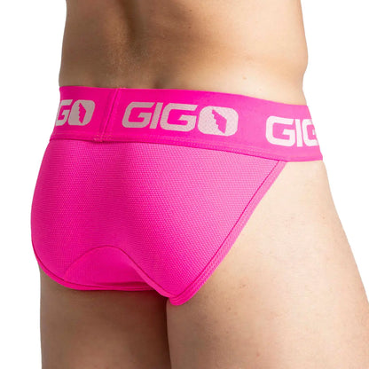 Colors Fucshia Brief vista frontal de Gigo Underwear