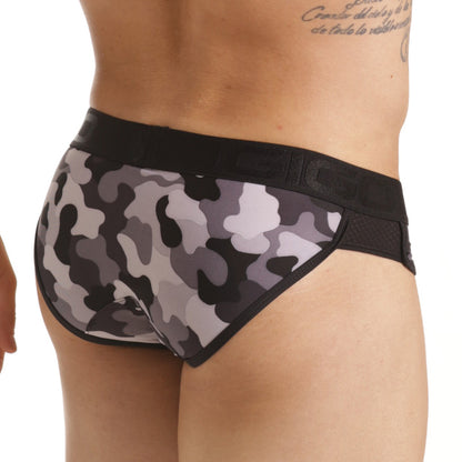 Combat Gray Brief en modelo de Gigo Underwear