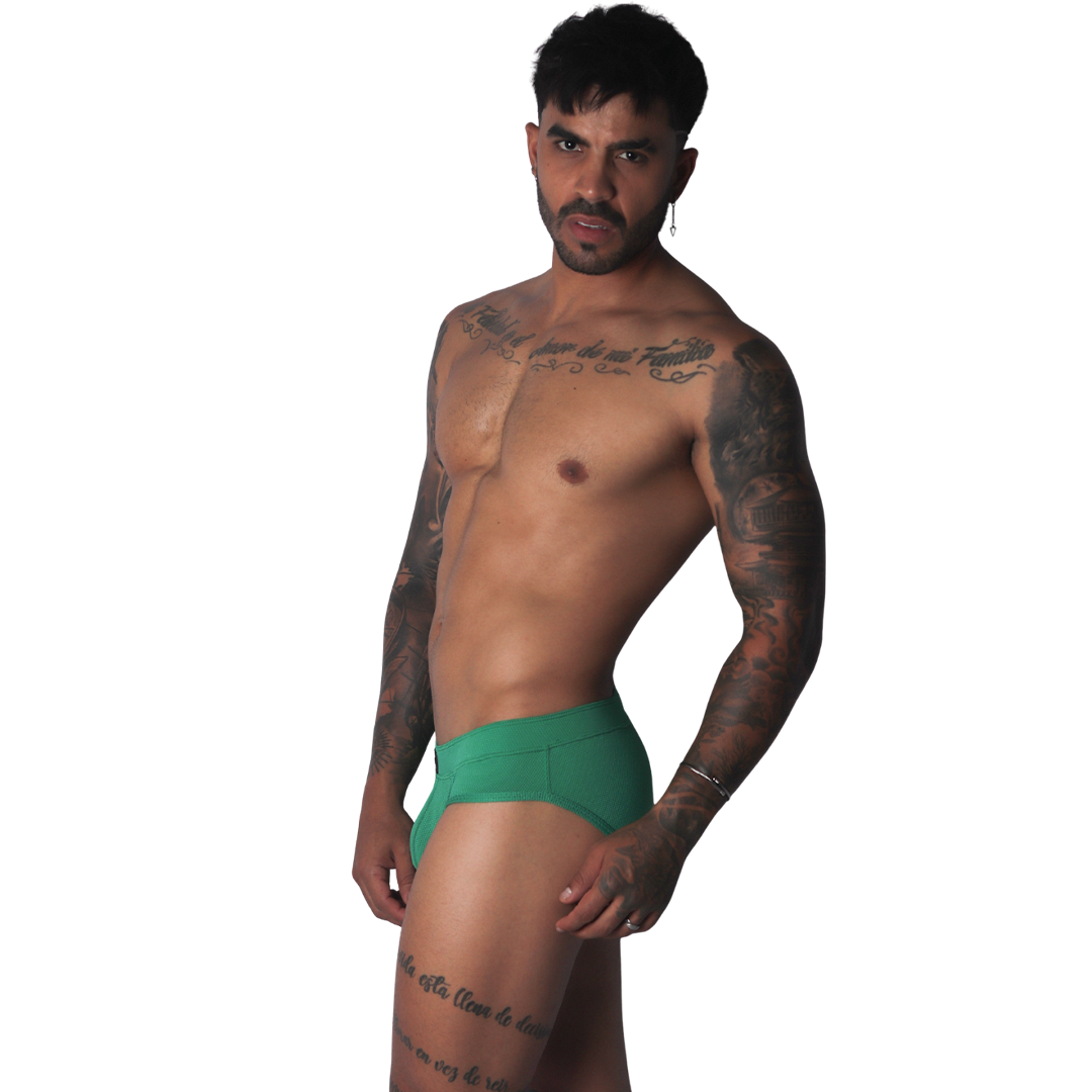 Cookie Green Brief en modelo de Gigo Underwear