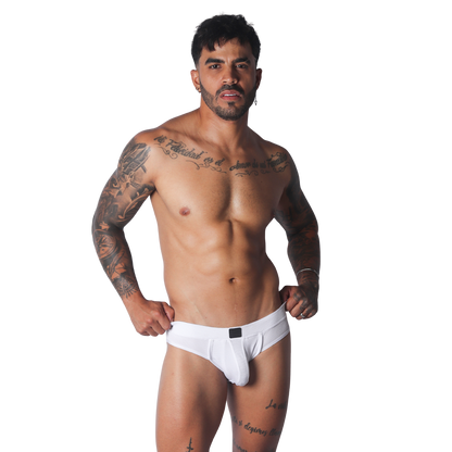 Cookie White Brief Jock en modelo de Gigo Underwear