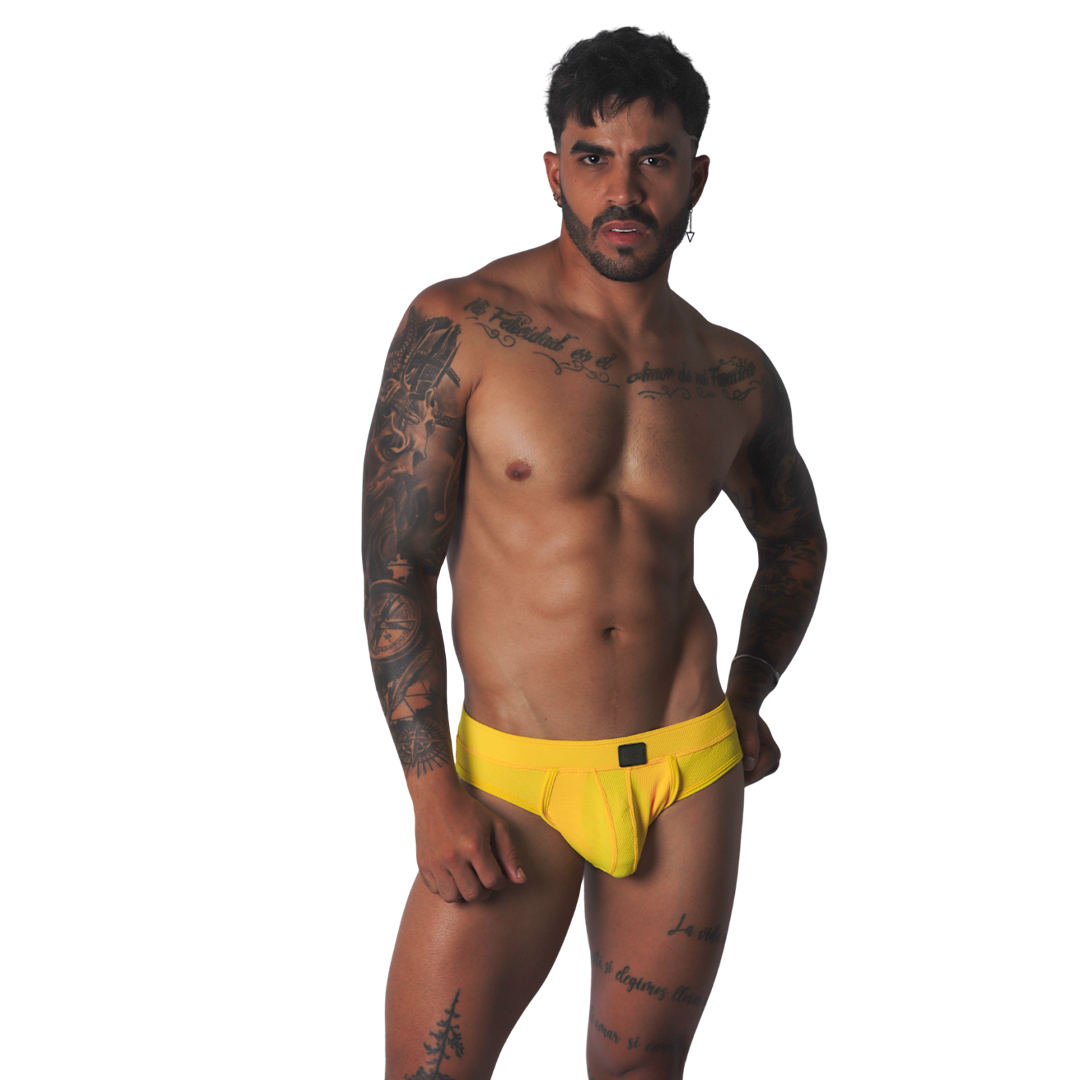 Cookie Yellow Brief Jock en modelo de Gigo Underwear