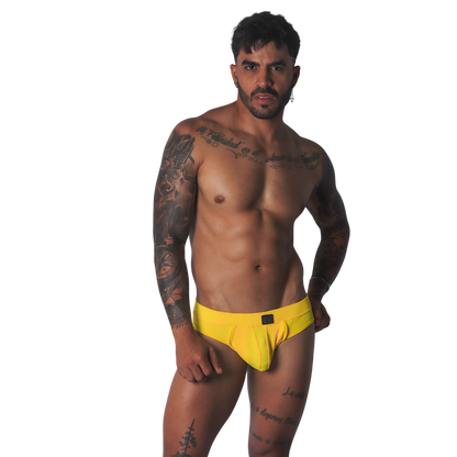Cookie Yellow Brief Jock en modelo de Gigo Underwear