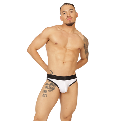 Cool White Brief en modelo de Gigo Underwear