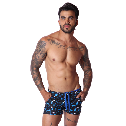 Dog Blue Shorts en modelo de Gigo Underwear