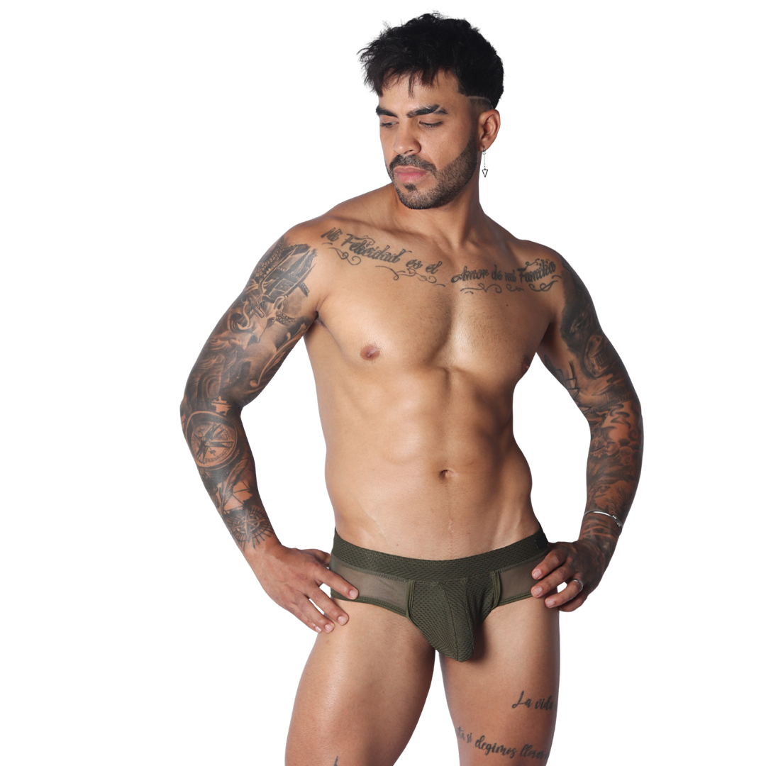 Evocative Green Brief en modelo de Gigo Underwear