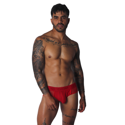 Evocative Red Jock Thong en modelo de Gigo Underwear