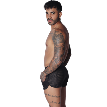 Exit Black Short en modelo de Gigo Underwear
