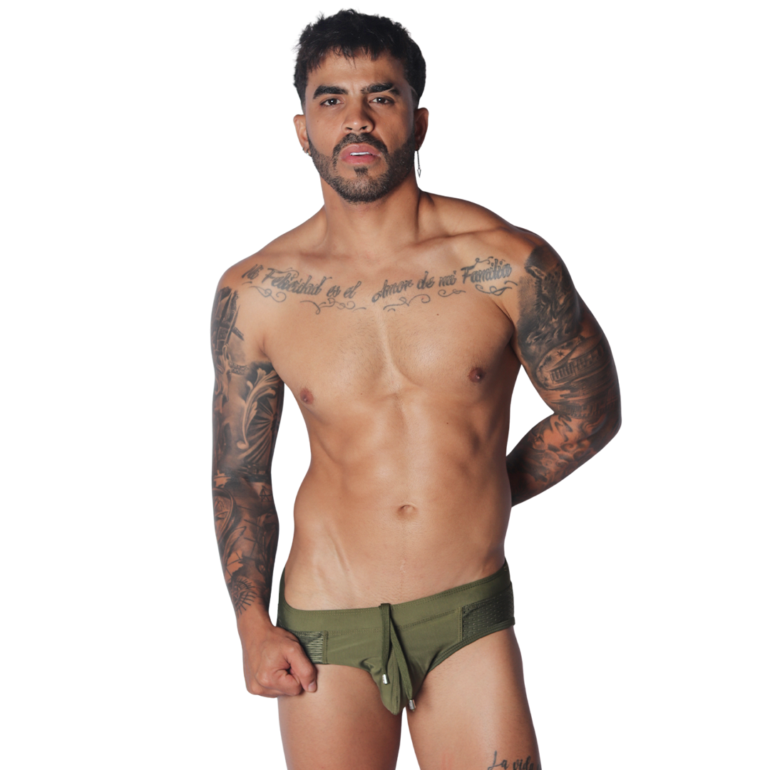 Exit Green Swim Brief en modelo de Gigo Underwear