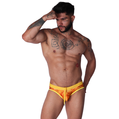Floral Yellow Swim Brief en modelo de Gigo Underwear