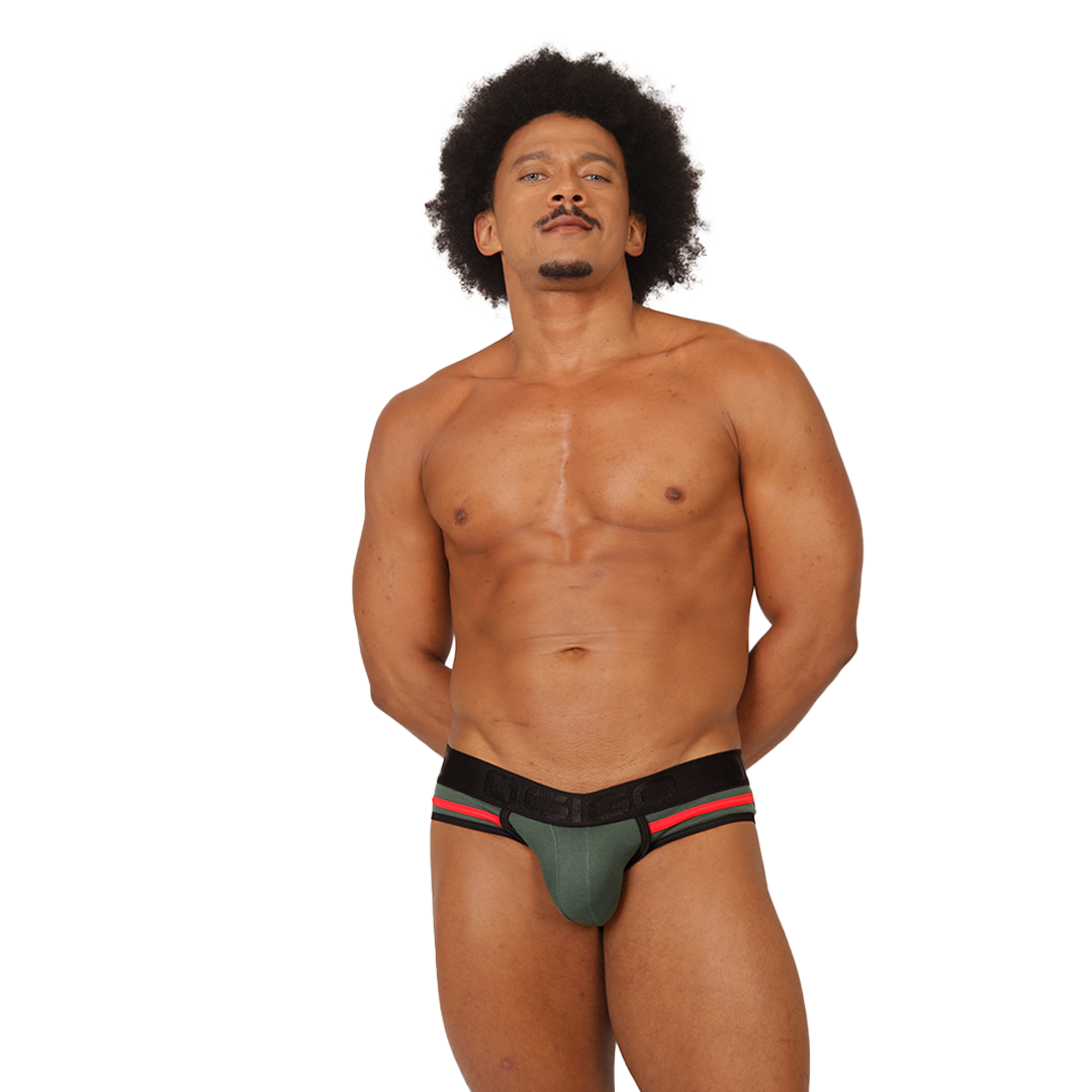 Garoto Green Brief en modelo de Gigo Underwear