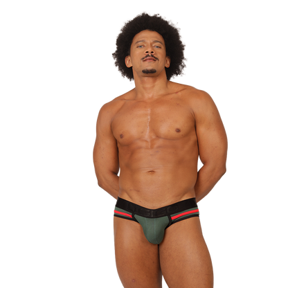 Garoto Green Brief en modelo de Gigo Underwear