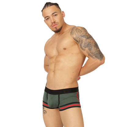Garoto Green Trunk en modelo de Gigo Underwear