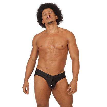 Glow Black Swimbrief en modelo de Gigo Underwear