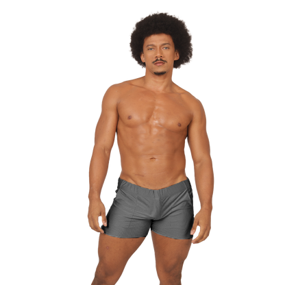 Glow Gray Short en modelo de Gigo Underwear