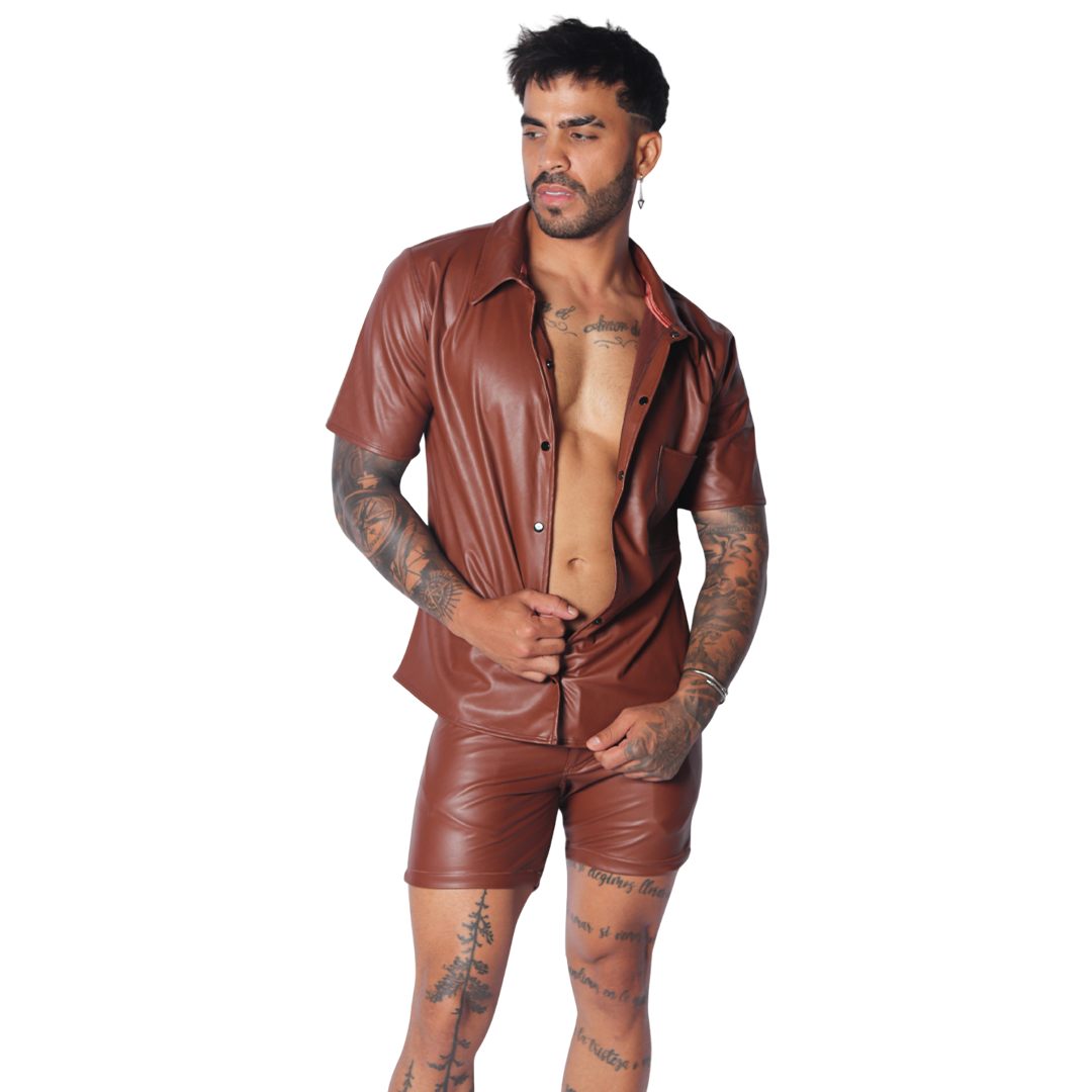 Hide Brown Shirt en modelo de Gigo Underwear