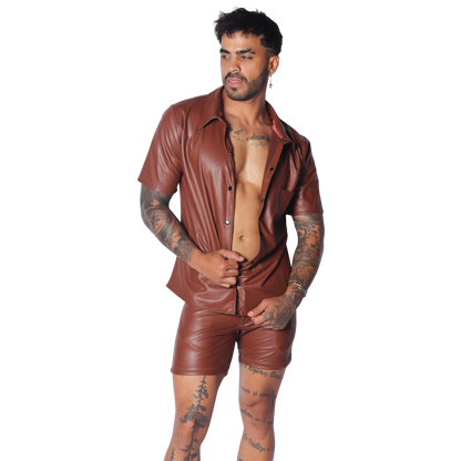 Hide Brown Shirt en modelo de Gigo Underwear
