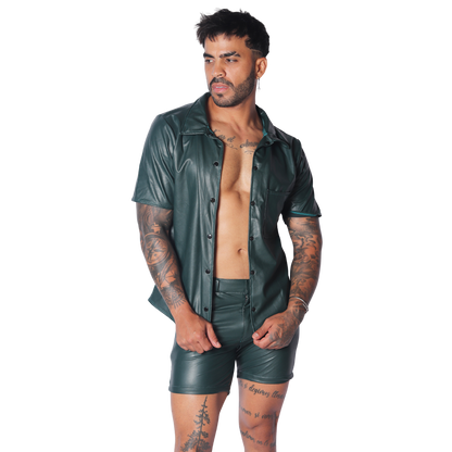 Hide Green Shirt en modelo de Gigo Underwear