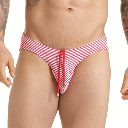 Marine Red Swim Brief en modelo de Gigo Underwear