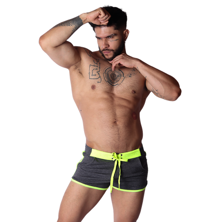 Nafts Gray Shorts en modelo de Gigo Underwear