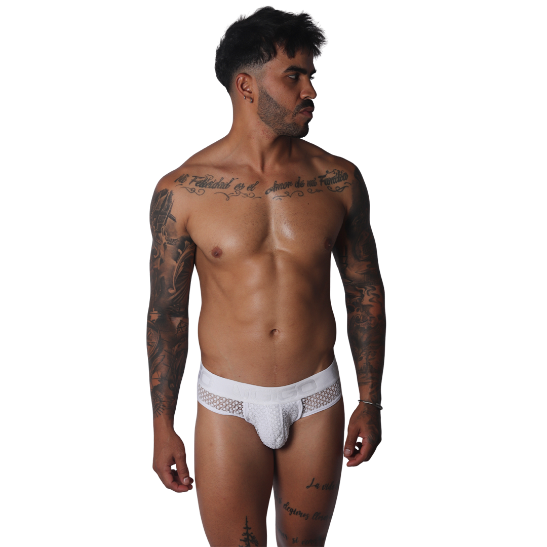 Provocative White Brief en modelo de Gigo Underwear