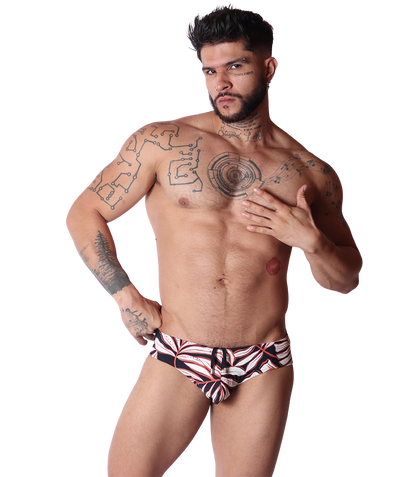 Prisma Black Swim Brief en modelo de Gigo Underwear