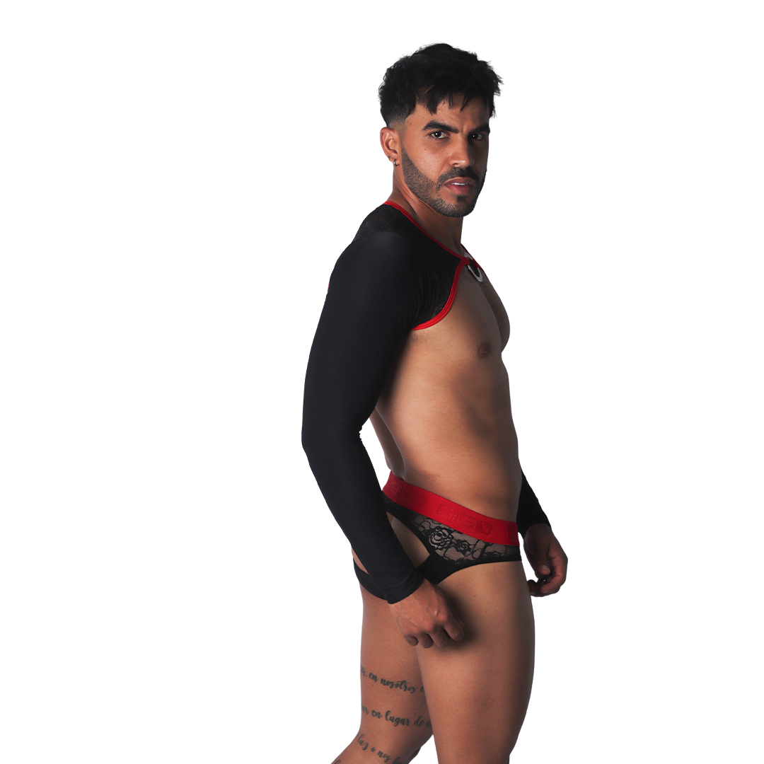 Romantic Black Harness en modelo de Gigo Underwear