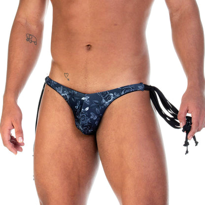 Rose Black Swim Brief en modelo de Gigo Underwear