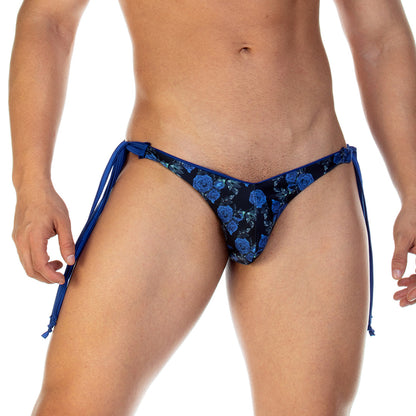 Rose Blue Swim Brief en modelo de Gigo Underwear