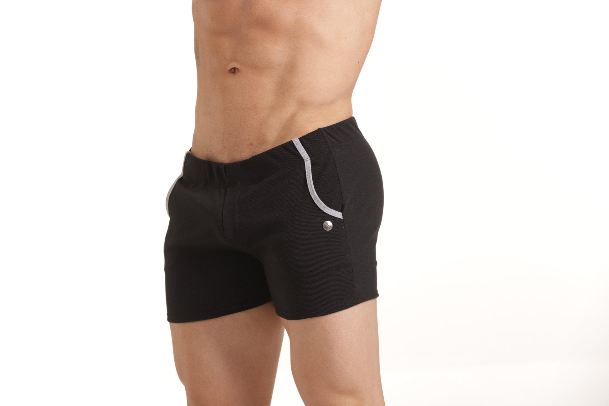 SCANALING BLACK SHORT - Pantaloneta corta negra para hombres