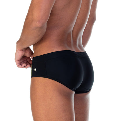 Soccer Black Swim Brief vista frontal de Gigo Underwear